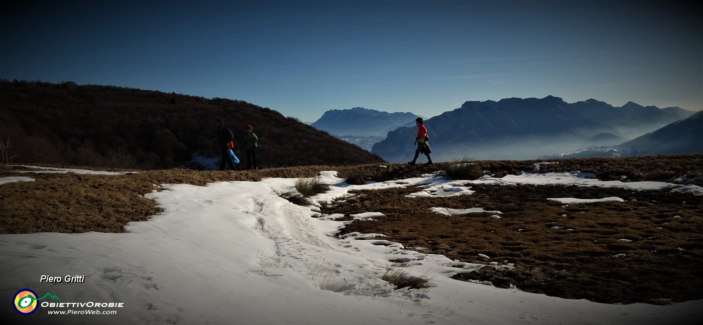 23 Risalendo i pascoli di Prato Giugno.JPG -                                